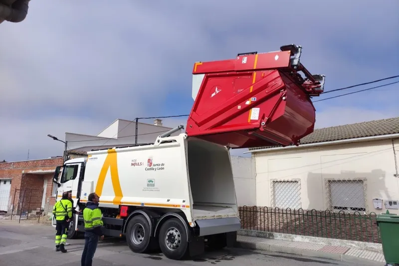 La Mancomunidad Cantalapiedra-Las Villas recibe el nuevo camión de recogida de basuras