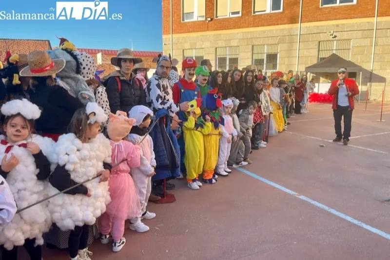 El colegio La Encarnación celebraba este viernes su Festival Misionero de Carnaval