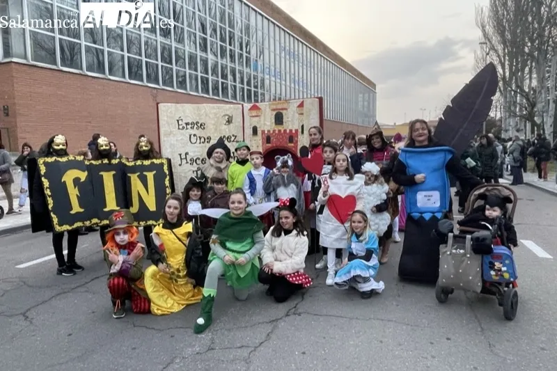 Foto 3 - &lsquo;Madreperla&rsquo;, &lsquo; El Tiempo Vuela&rsquo; y &lsquo;Cuento de Disney&rsquo;, primer premio de un ajustado concurso de disfraces