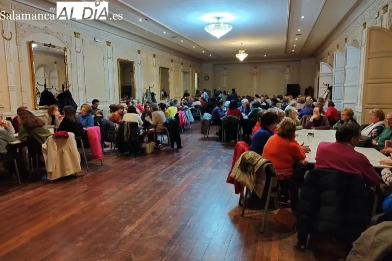 El Centro Social acogía la chocolatada solidaria organizada por las aguederas de Peñaranda