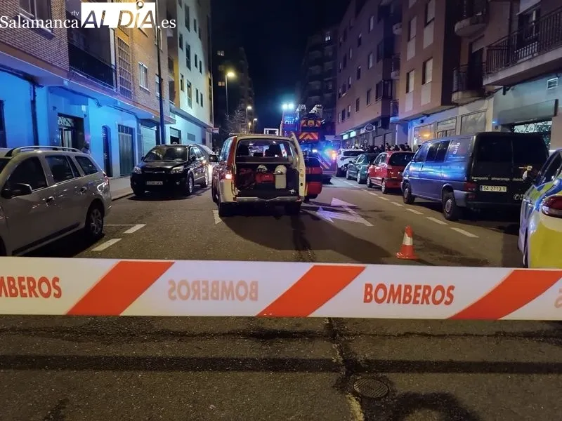 Foto 7 - Un incendio en un garaje de la calle G&oacute;mez Ulla de Salamanca moviliza a los bomberos