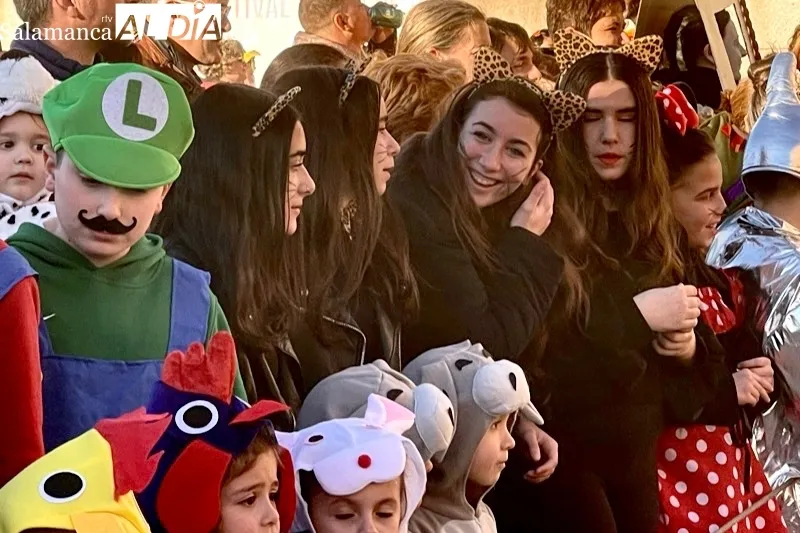 El colegio La Encarnación celebraba este viernes su Festival Misionero de Carnaval