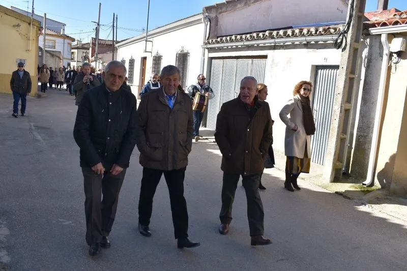 Foto 2 - San Blas recorre las calles de Larrodrigo