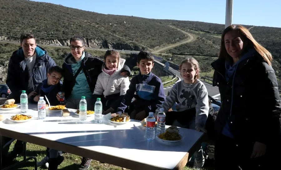 Foto 8 - Decenas de familias descubren Siega Verde con el deporte como &lsquo;excusa&rsquo;