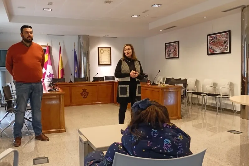 Alumnos del Ceip Miguel de Unamuno han conocido hoy el Ayuntamiento o la farmacia 