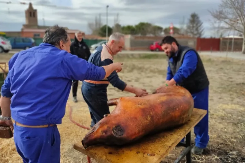 Paradinas celebraba este sábado su Matanza Tradicional