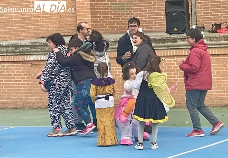 El parque La Huerta acogía el tradicional baile infantil de Carnaval