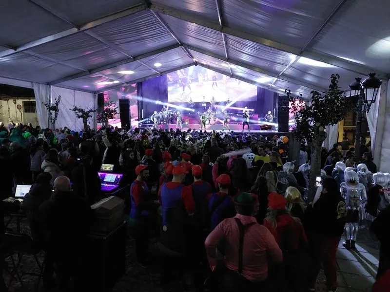 Foto 6 - &lsquo;Vel&aacute;zquez y sus Meninas&rsquo; y &lsquo;Rosa y la Yaya&rsquo; ganan el concurso de disfraces de Carnaval 