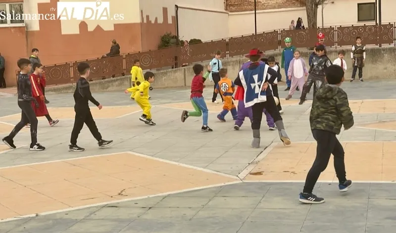 El parque La Huerta acogía el tradicional baile infantil de Carnaval