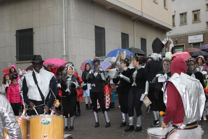 Foto 2 - &lsquo;Batucada sardinera&rsquo; para despedir el Carnaval en Guijuelo