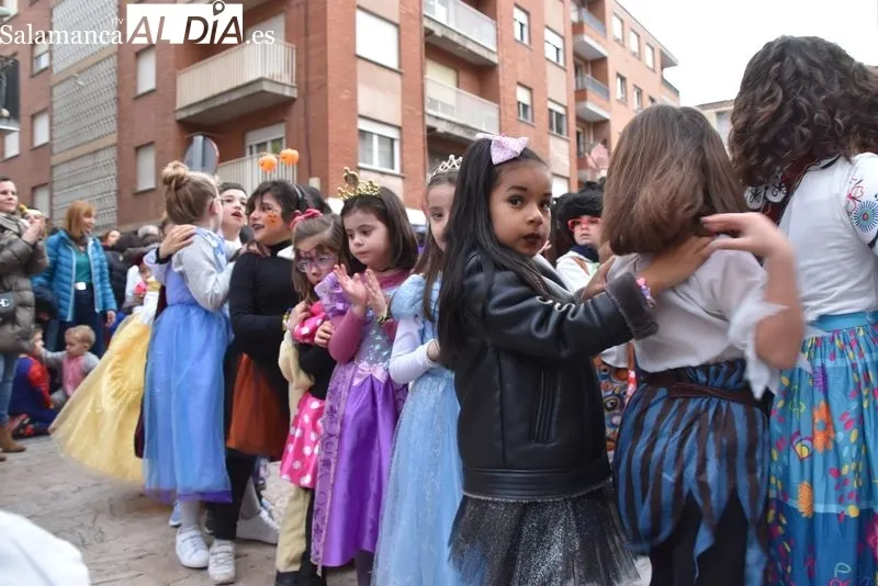 Desfile de Carnaval en el barrio del Oeste. Foto de Vanesa Martins