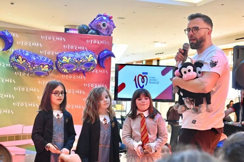 Foto 4 - M&aacute;s de 7.000 personas se disfrazan de diversi&oacute;n en la Fiesta de Jimeno