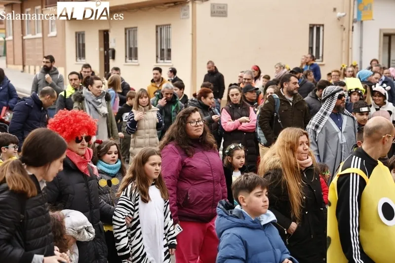 Foto 5 - Colorido pasacalles con la batucada Blocco Charro en Carbajosa 