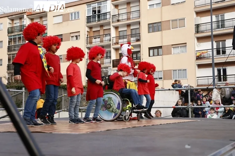 Foto 33 - Gran ambiente en la fiesta del Carnaval del Consejo Social El Rollo