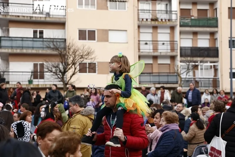 Foto 30 - Gran ambiente en la fiesta del Carnaval del Consejo Social El Rollo