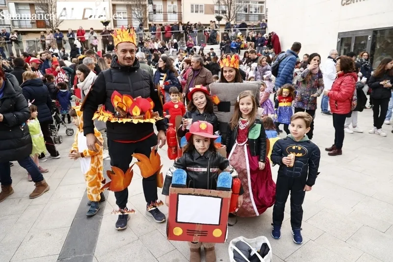 Foto 19 - Gran ambiente en la fiesta del Carnaval del Consejo Social El Rollo