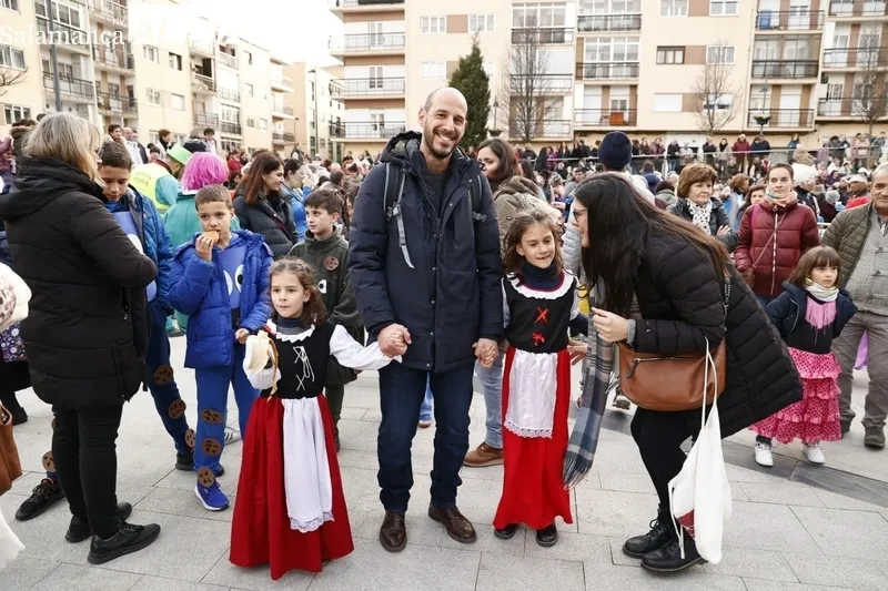 Foto 14 - Gran ambiente en la fiesta del Carnaval del Consejo Social El Rollo