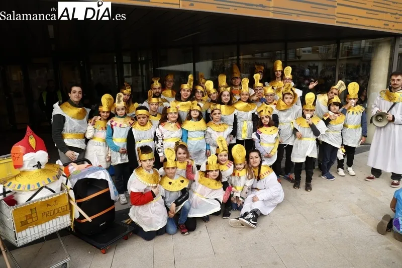 Foto 9 - Gran ambiente en la fiesta del Carnaval del Consejo Social El Rollo