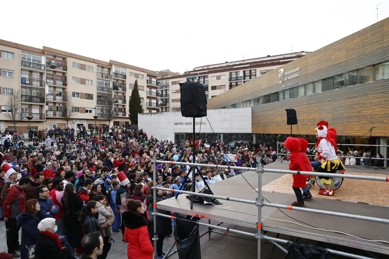 Foto 38 - Gran ambiente en la fiesta del Carnaval del Consejo Social El Rollo