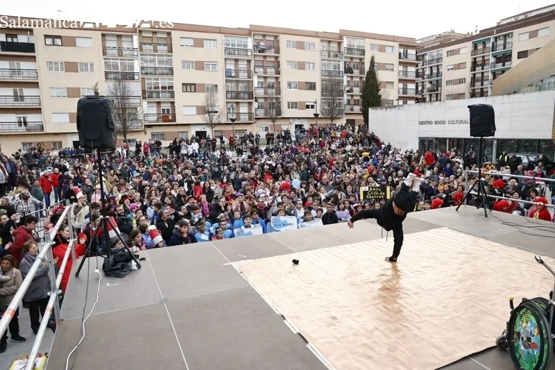 Foto 36 - Gran ambiente en la fiesta del Carnaval del Consejo Social El Rollo