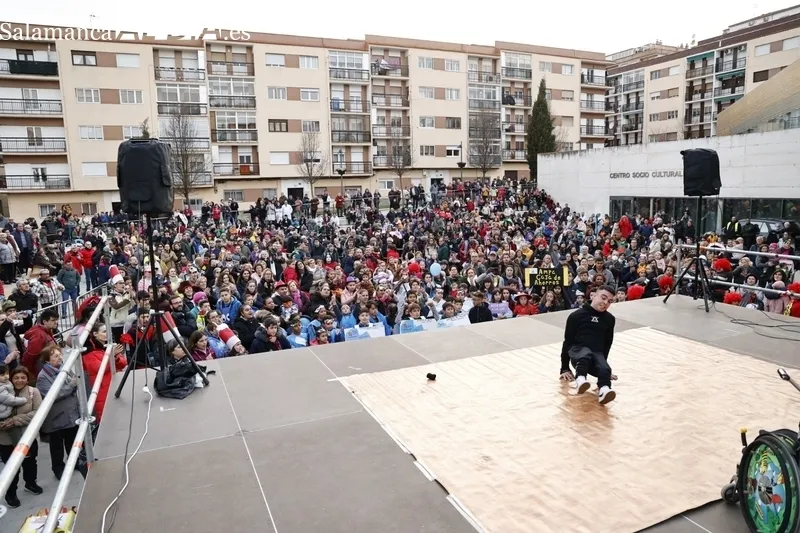 Foto 35 - Gran ambiente en la fiesta del Carnaval del Consejo Social El Rollo