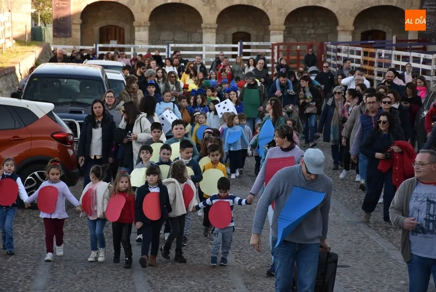Foto 2 - La Escuela de M&uacute;sica rinde homenaje a Parch&iacute;s en su recuperado pasacalles