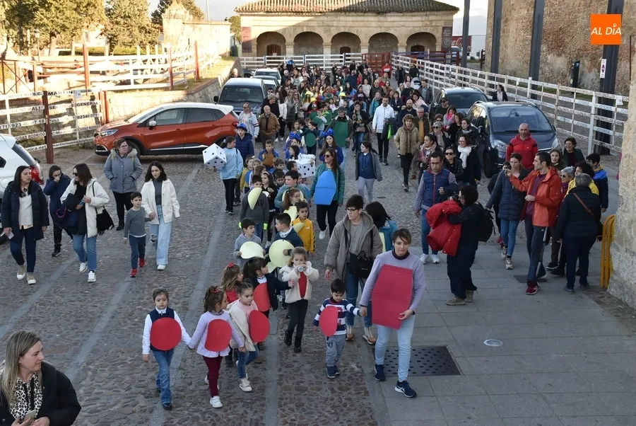 Foto 3 - La Escuela de M&uacute;sica rinde homenaje a Parch&iacute;s en su recuperado pasacalles