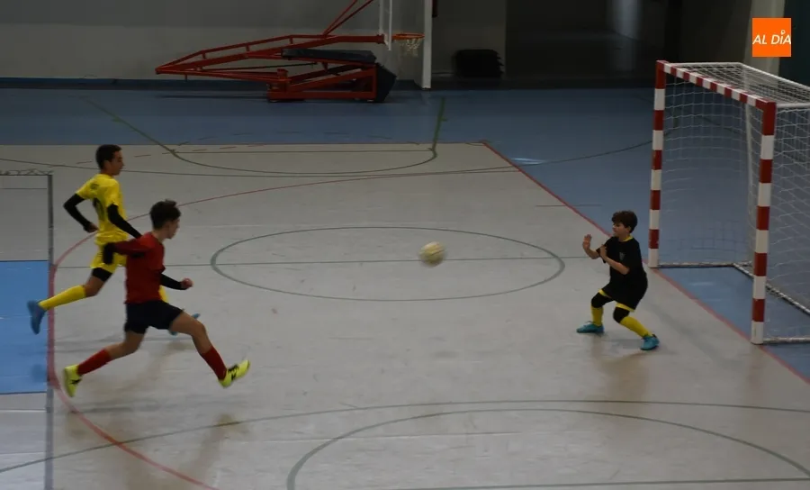 Foto 2 - #M | 25-26 FEB | Completa ma&ntilde;ana de reinicio con f&uacute;tbol sala y basket en el Eladio Jim&eacute;nez