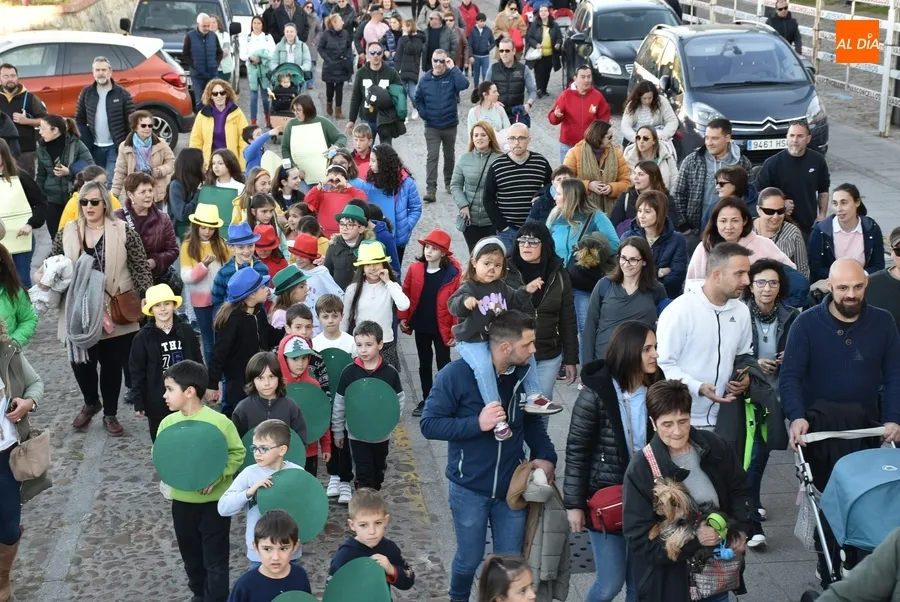 Foto 9 - La Escuela de M&uacute;sica rinde homenaje a Parch&iacute;s en su recuperado pasacalles