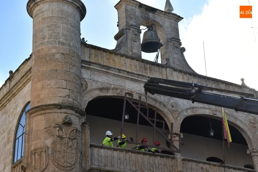 Foto 6 - Arranca la mutaci&oacute;n carnavalera de la Plaza Mayor