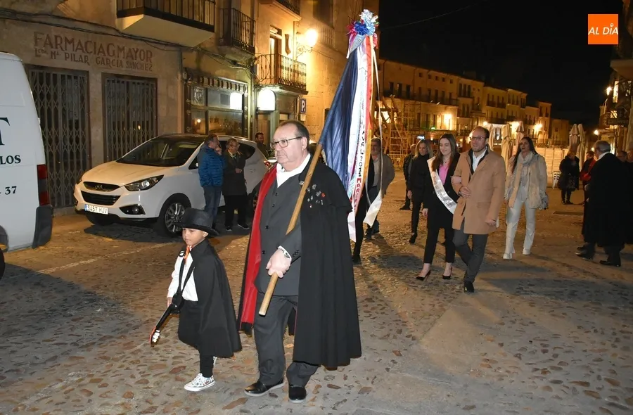 Foto 5 - La Rondalla homenajea a su miembro m&aacute;s veterano en la presentaci&oacute;n de unas Coplas con mucha denuncia
