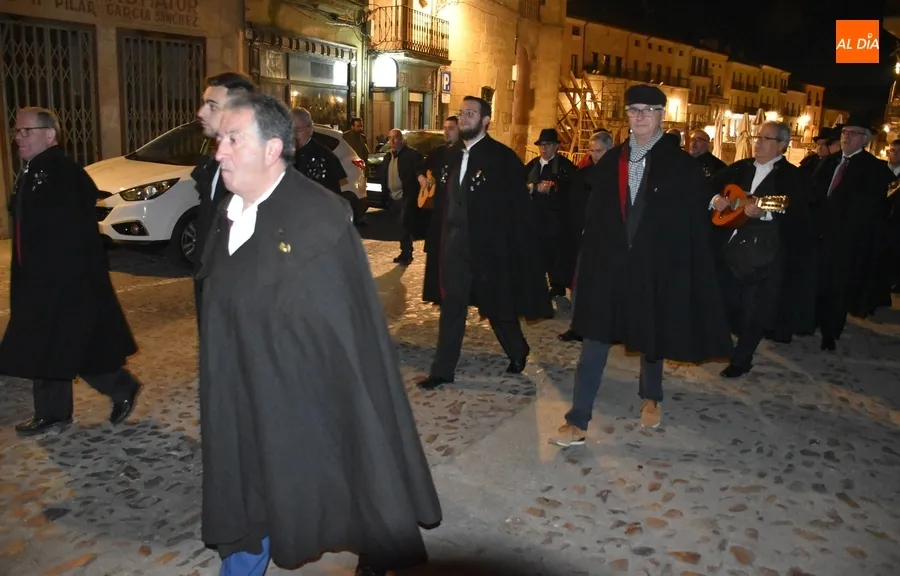 Foto 8 - La Rondalla homenajea a su miembro m&aacute;s veterano en la presentaci&oacute;n de unas Coplas con mucha denuncia