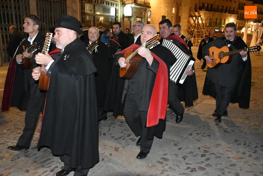 Foto 11 - La Rondalla homenajea a su miembro m&aacute;s veterano en la presentaci&oacute;n de unas Coplas con mucha denuncia