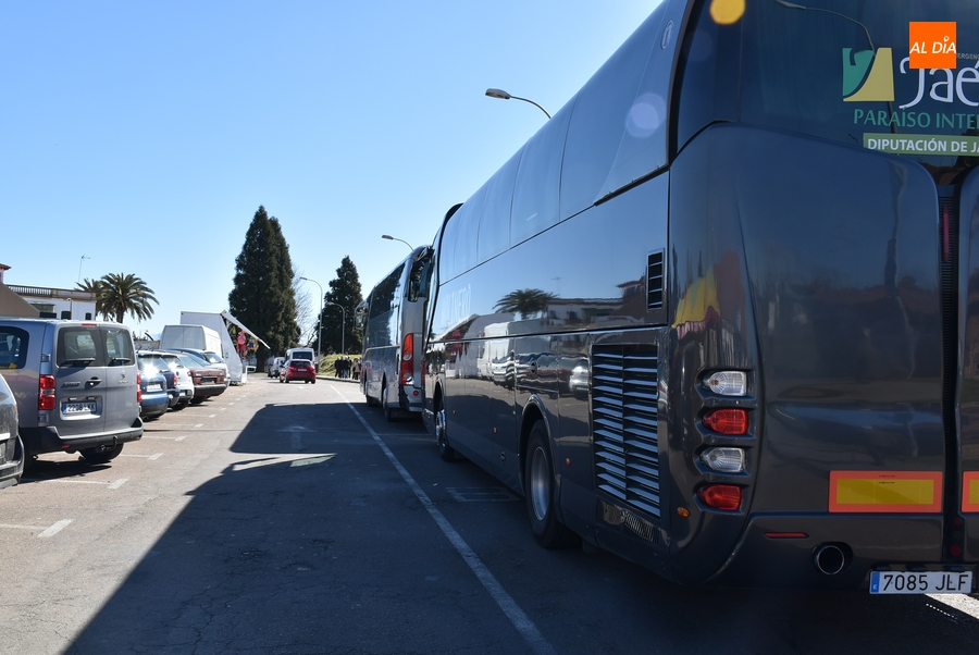 Foto 5 - Los autobuses de turistas regresan a la Avenida de Sefarad tras quedarse solos los coches chocones