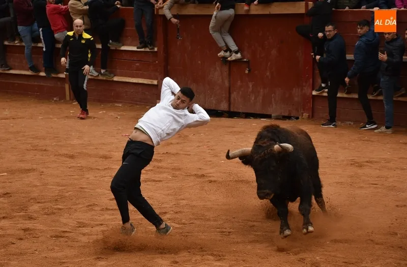 Foto 6 - Una capea menos vistosa salvo por varios referentes da paso a un desencierro con cuatro toros