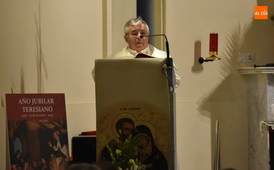 Foto 2 - Jos&eacute; Luis Retana preside por 1&ordf; vez la renovaci&oacute;n de la consagraci&oacute;n de las religiosas diocesanas