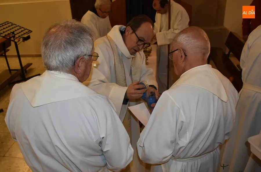 Foto 9 - Jos&eacute; Luis Retana preside por 1&ordf; vez la renovaci&oacute;n de la consagraci&oacute;n de las religiosas diocesanas