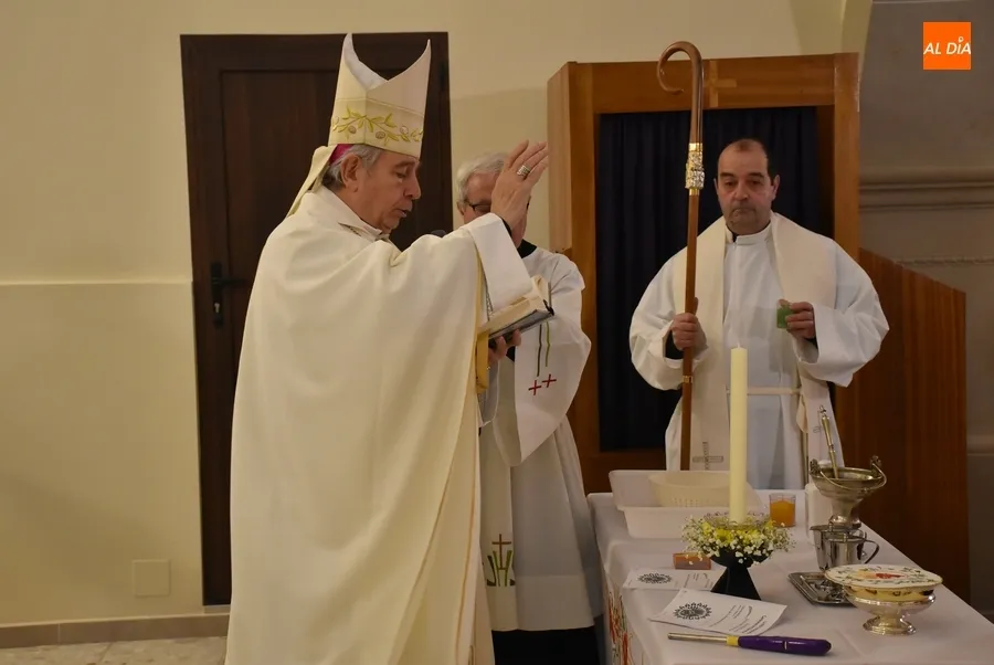 Foto 11 - Jos&eacute; Luis Retana preside por 1&ordf; vez la renovaci&oacute;n de la consagraci&oacute;n de las religiosas diocesanas
