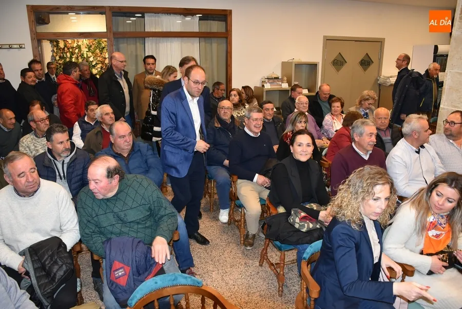 Foto 2 - La plana mayor del PP de la comarca mirobrigense arropa a Carlos Garc&iacute;a Carbayo