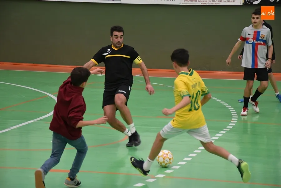 Foto 4 - El equipo de los profesores se lleva el torneo de f&uacute;tbol sala de Misioneras-Santa Teresa