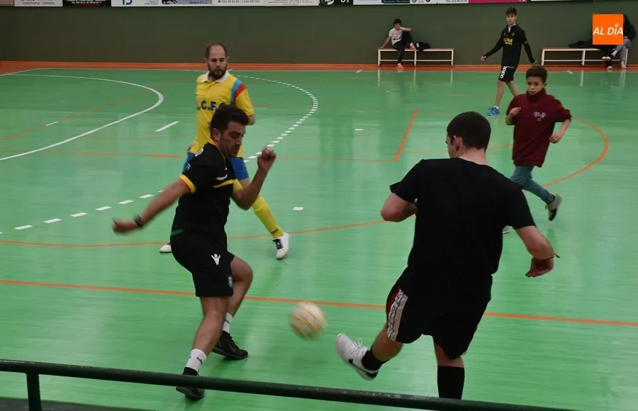 Foto 8 - El equipo de los profesores se lleva el torneo de f&uacute;tbol sala de Misioneras-Santa Teresa
