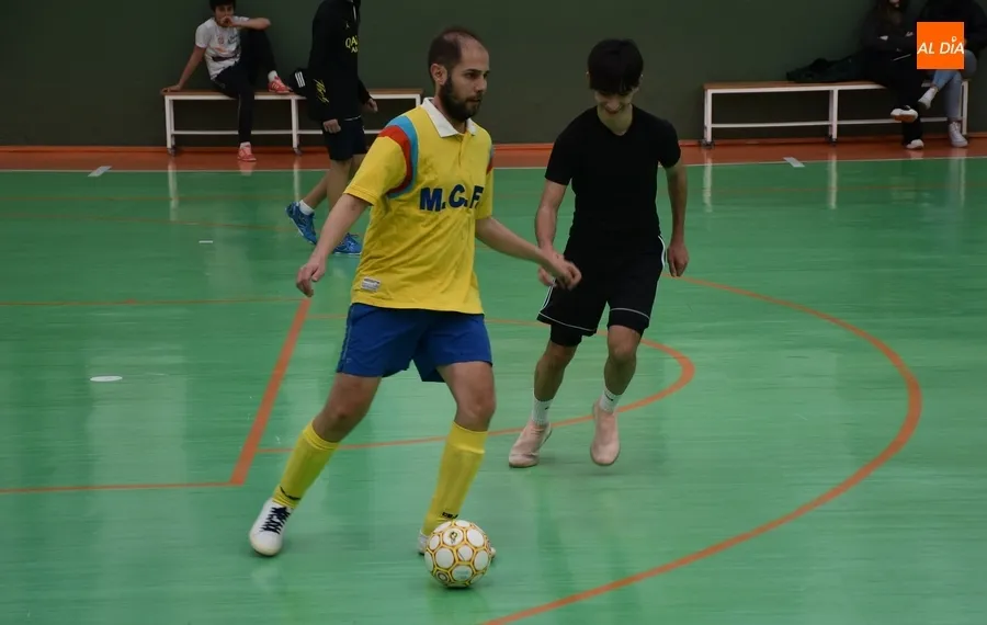 Foto 9 - El equipo de los profesores se lleva el torneo de f&uacute;tbol sala de Misioneras-Santa Teresa