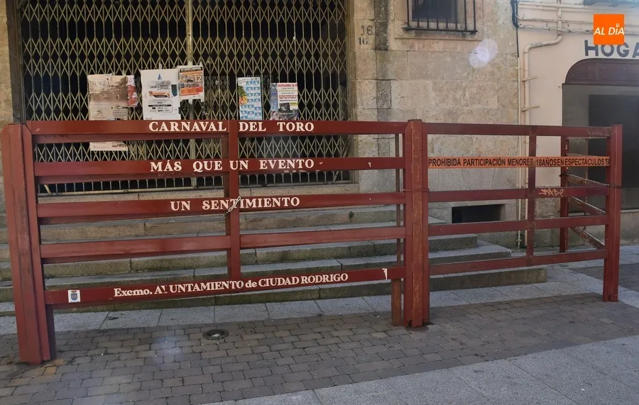 Foto 4 - Montado el primer tablao mientras la aguja solitaria de la calle Madrid ya tiene compa&ntilde;&iacute;a
