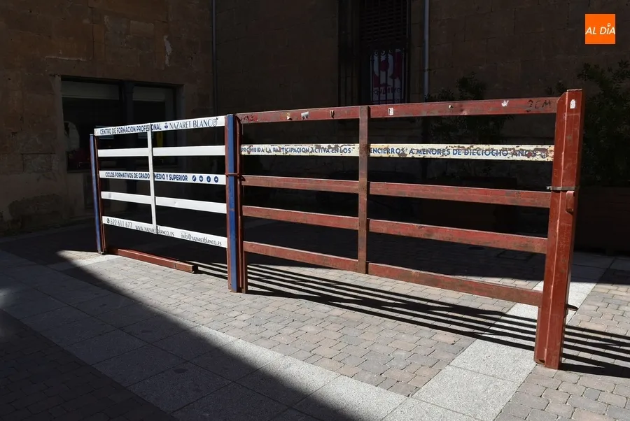 Foto 5 - Montado el primer tablao mientras la aguja solitaria de la calle Madrid ya tiene compa&ntilde;&iacute;a