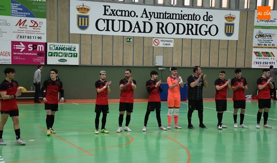 Foto 2 - El III Senior vuelve a saborear la victoria en un s&oacute;lido derby ante el FS Salamanca B