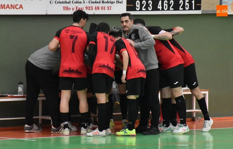 Foto 4 - El III Senior vuelve a saborear la victoria en un s&oacute;lido derby ante el FS Salamanca B
