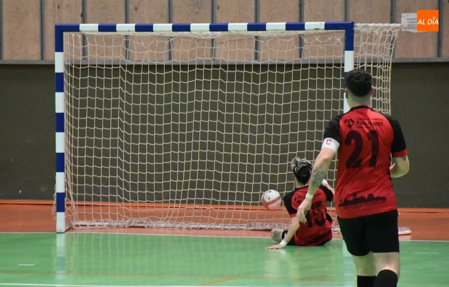 Foto 10 - El III Senior vuelve a saborear la victoria en un s&oacute;lido derby ante el FS Salamanca B