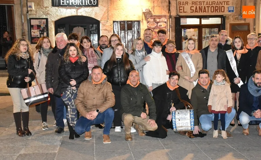 Foto 2 - Juguet&oacute;n y reivindicativo preg&oacute;n de &lsquo;hermanamiento&rsquo; del Carnaval con la Feria de Teatro