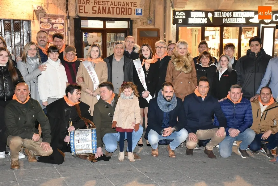 Foto 5 - Juguet&oacute;n y reivindicativo preg&oacute;n de &lsquo;hermanamiento&rsquo; del Carnaval con la Feria de Teatro