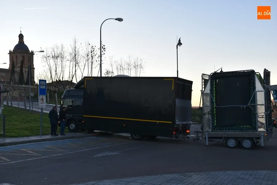 Foto 4 - Los coches chocones ya est&aacute;n en marcha mientras empiezan a llegar el resto de atracciones